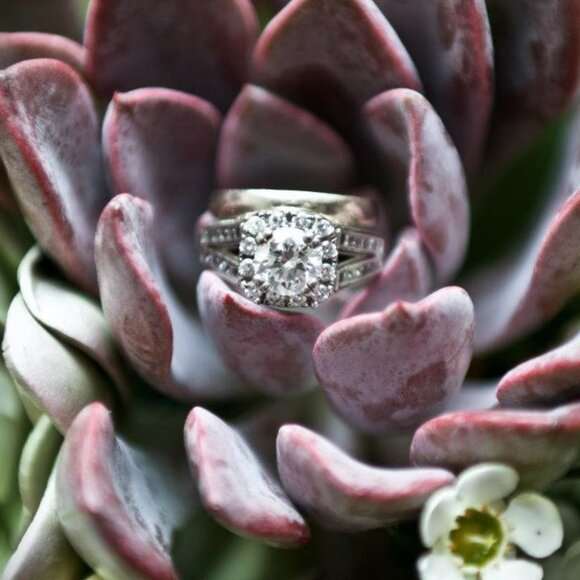 Stunning Diamond Ring - Picture 4 of 8